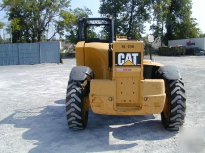 2005 cat TH350B telescopic lift 6600 lbs 2300 hours