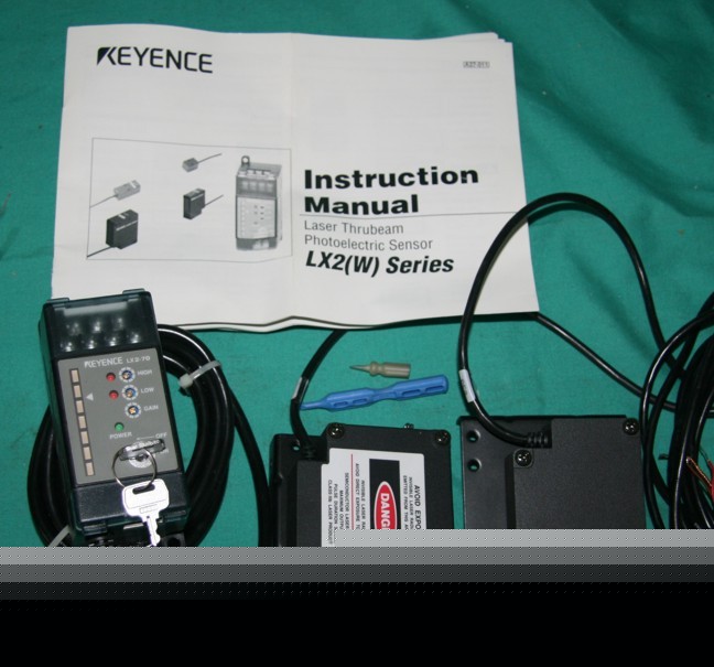 Keyence LX2-70 w photoelectric sensor laser thrubeam
