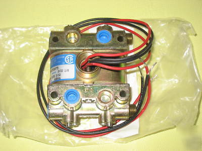 New skinner pneumatic 4 way solenoid valve V935LEF2075 