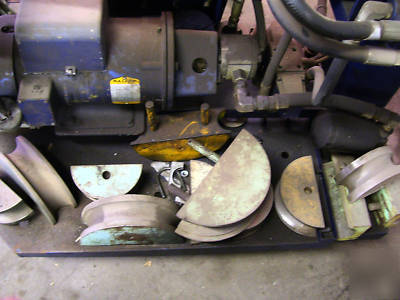 Hydraulic exhaust pipe bender