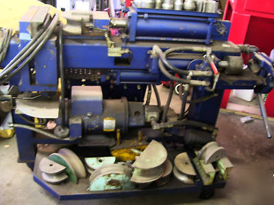 Hydraulic exhaust pipe bender