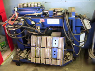 Hydraulic exhaust pipe bender