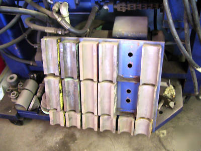 Hydraulic exhaust pipe bender