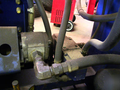 Hydraulic exhaust pipe bender