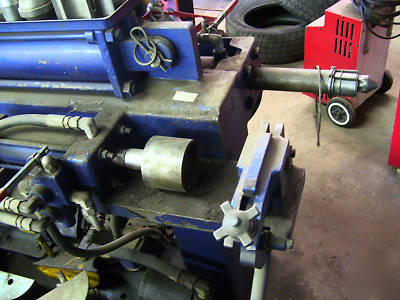 Hydraulic exhaust pipe bender