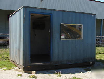 Portable office structure construction building on skid