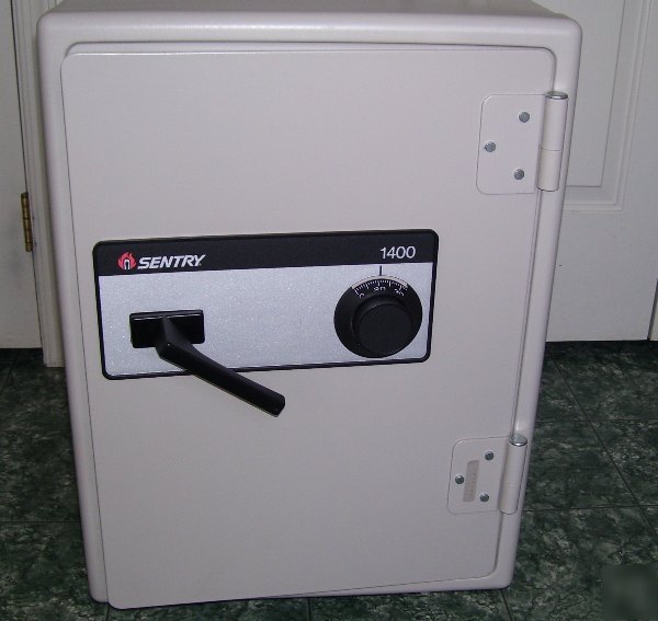 Sentry fire combination safe model 1400