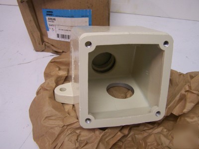 Crouse-hinds ARE46 pin & sleeve receptacle back box
