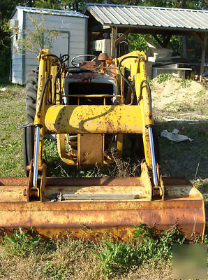 1974 ford 2000 tractor with loader low ******