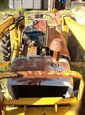 1974 ford 2000 tractor with loader low ******