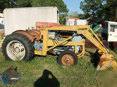 1974 ford 2000 tractor with loader low ******