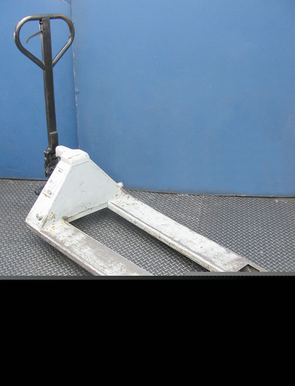 Nice multiton 5,500LB hydraulic pallet jack / truck