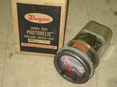 Dwyer 3000-00N photohelic pressure switch gage 0-.20