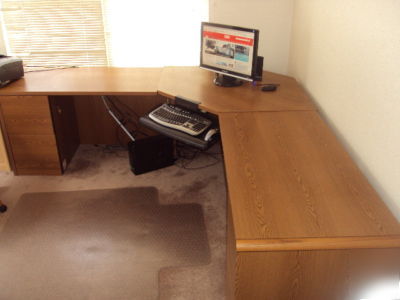 Large hon 3 piece corner computer desk oak nice 