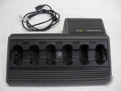 Motorola NTN4796A saber 6 rapid battery charger station