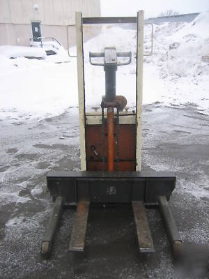 Crown 1500 lb walk behind forklift self propelled