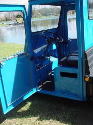 1976 cushman haulster 18 hp 3 speed, 6 wheels, st legal