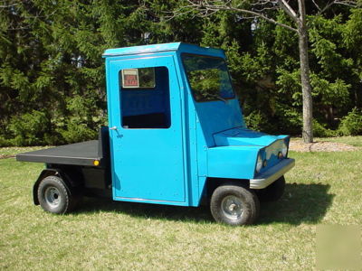 1976 cushman haulster 18 hp 3 speed, 6 wheels, st legal