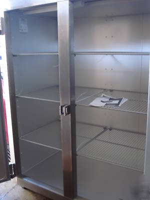 New traulsen G31010 3 door lt./rt./rt. hinged freezer