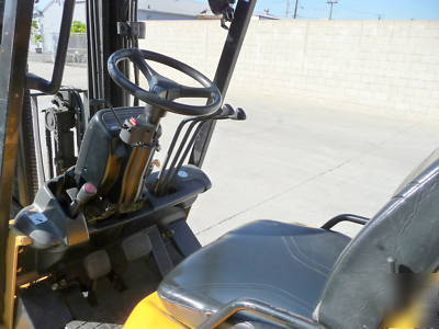 2001 caterpillar GC15K 3000 lb 3 stage forklift 1