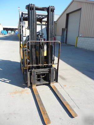 2001 caterpillar GC15K 3000 lb 3 stage forklift 1