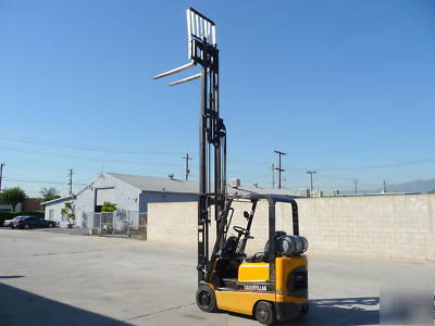 2001 caterpillar GC15K 3000 lb 3 stage forklift 1