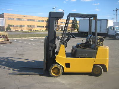 Hyster 5000# forklift traction tires quad mast 20' lift