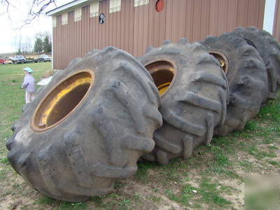 Log skidder tires with rims 30.5X32 off john deere 648D