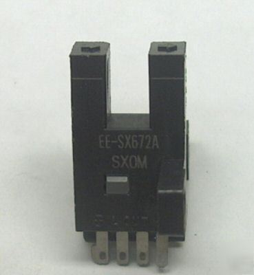 Omron photo microsensor ee-SX672A slot type npn output