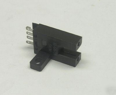 Omron photo microsensor ee-SX672A slot type npn output