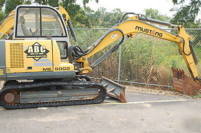 Mustang ME5002 2004 10700LB 12' dig depth 1401 hrs.