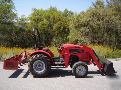Mahindra 25HP compact tractor loader 4X4 diesel (sale)