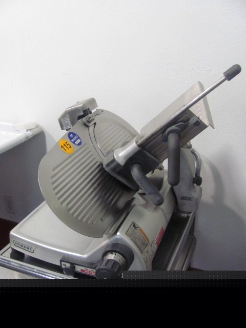 Hobart 2812 manual countertop belt-driven meat slicer