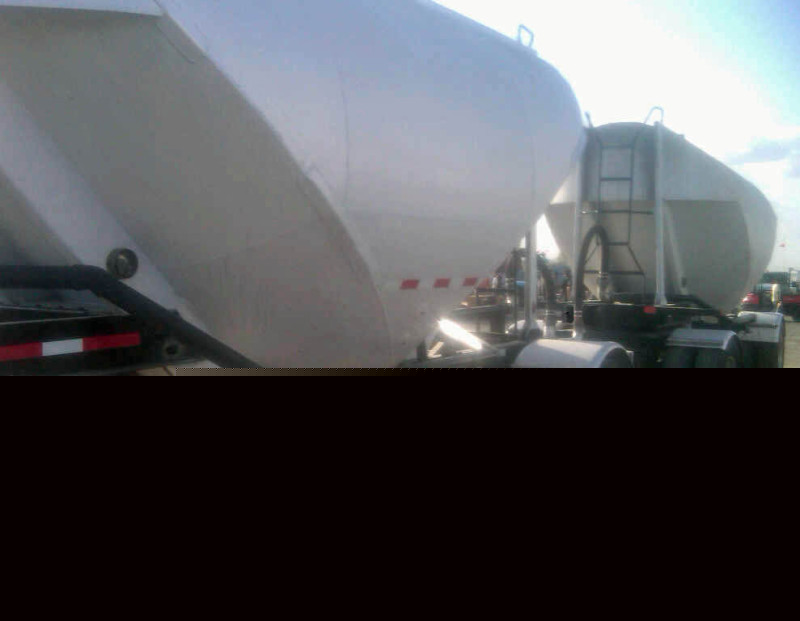 Fruehauf cement lime powder semi pneumatic bulk trailer