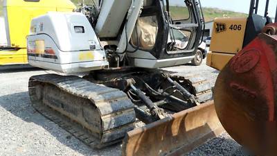 Link belt 1600Q excavator with buckets