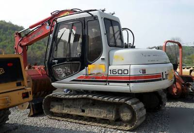 Link belt 1600Q excavator with buckets