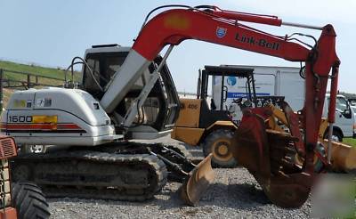 Link belt 1600Q excavator with buckets