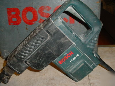 Bosch 11244E 1-1/2-inch spline rotary hammer w/ bits