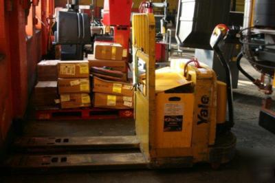 Yale motorized pallet jack model MPW060