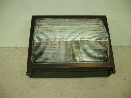 WPM175MHQLPC 175 watt wallpack with photo control