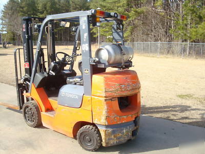 2005 toyota 5,000 lb. 7FGCU25 fork lift forklift truck 