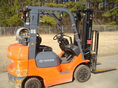 2005 toyota 5,000 lb. 7FGCU25 fork lift forklift truck 