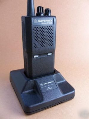 New mint motorola radius P1225 uhf 16CH radio w/ battery