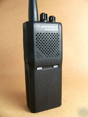 New mint motorola radius P1225 uhf 16CH radio w/ battery