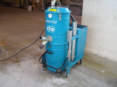 Cfm nilfisk industrial vacuum cleaner