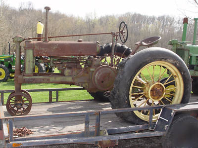 1937 john deere b with orig. factory round spoke wheels