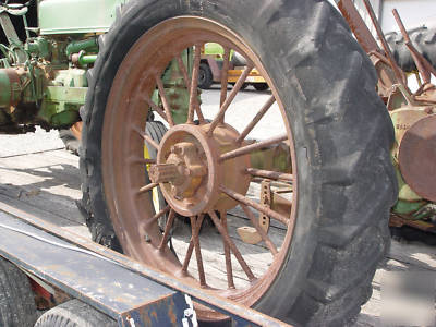 1937 john deere b with orig. factory round spoke wheels