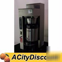 Fetco restaurant 1 gallon coffee brewer extractor w/urn
