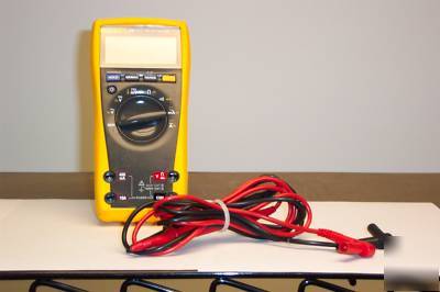 Fluke 179 true rms multimeter - calibrated & certified 