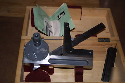 Vintage leitz bevel microscope protractor with case
